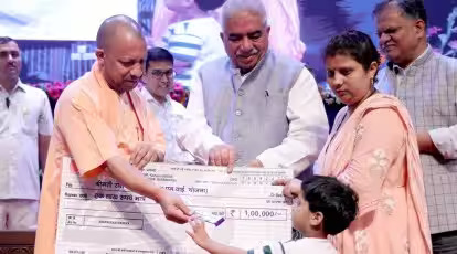 सीएम योगी आदित्यनाथ ने एमएसएमई उद्यमियों को 50,000 करोड़ रुपये का ऋण वितरित किया