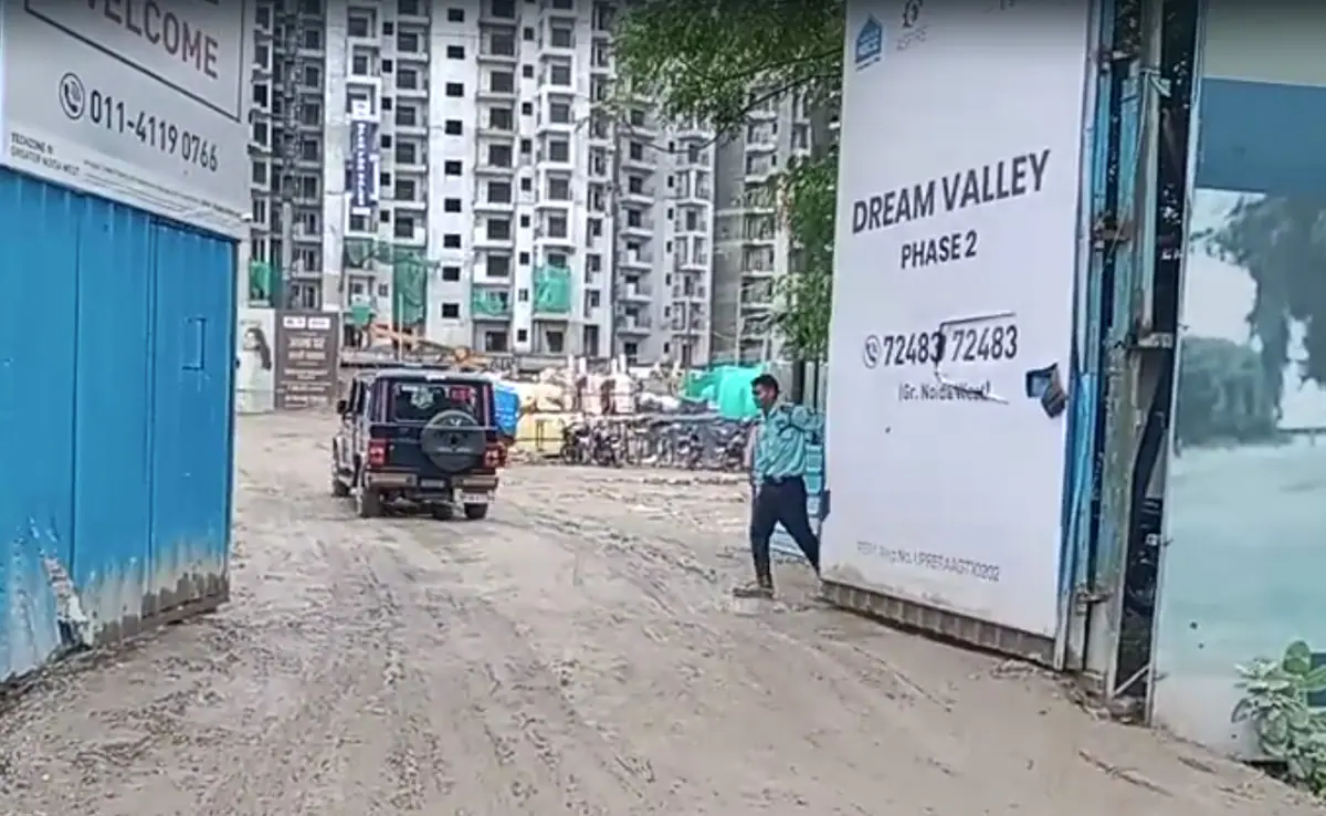 ग्रेटर नोएडा: आम्रपाली की निर्माणाधीन बिल्डिंग में लिफ्ट गिरने से 4 की मौत, 5 घायल