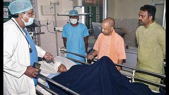 उत्तर प्रदेश इंसेफेलाइटिस उन्मूलन के करीब: मुख्यमंत्री योगी आदित्यनाथ का साहसिक अभियान