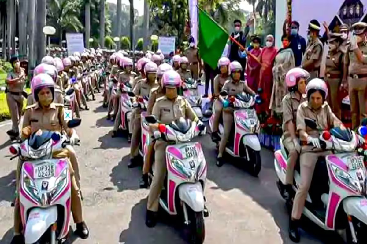 उत्तर प्रदेश: महिला कांस्टेबलों को सशक्त बनाने के उदेशय से 10,000 इलेक्ट्रिक स्कूटर प्रदान करने की योजना