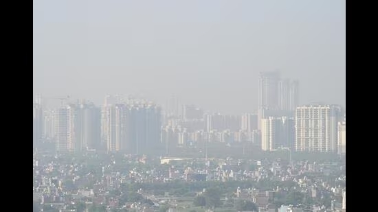 ग्रेटर नोएडा का AQI दिल्ली से निकला आगे, उत्तर प्रदेश के 6 और शहर गंभीर वायु गुणवत्ता का रहे हैं सामना