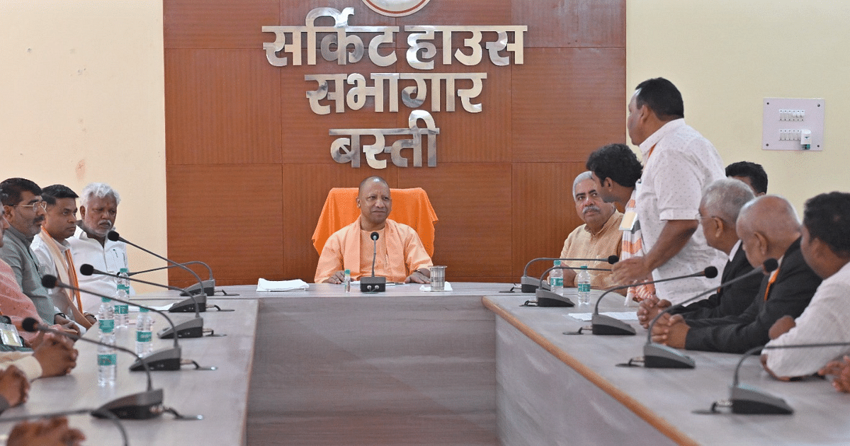 सीएम योगी: भूमि विवाद मामलों में जिला और तहसील अधिकारियों को जवाबदेही का करना पड़ेगा सामना