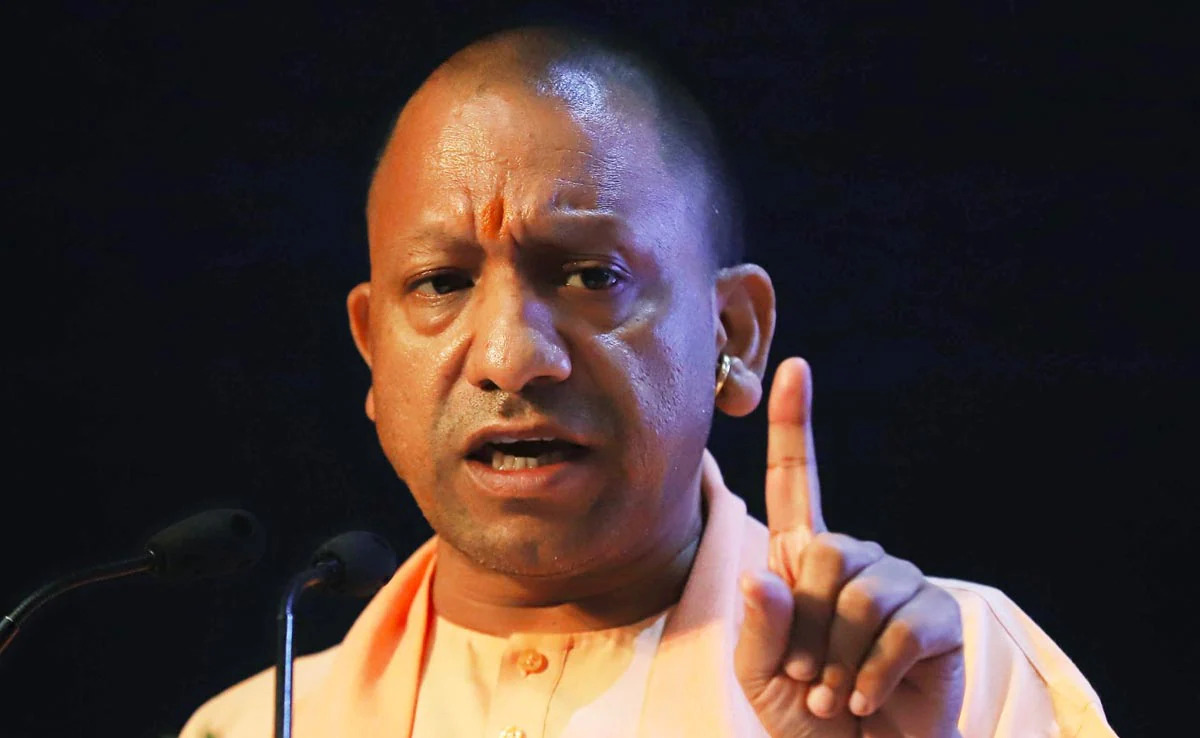 उत्तर प्रदेश के मुख्यमंत्री योगी आदित्यनाथ ने देवरिया हत्याओं के सम्बन्ध में करी त्वरित कार्रवाई