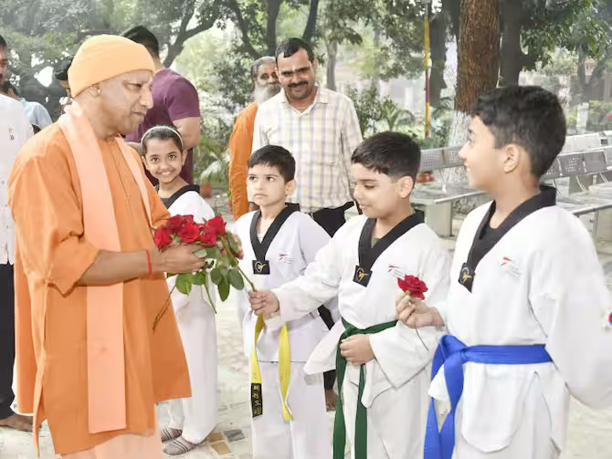 बाल दिवस 2023: मुख्यमंत्री योगी आदित्यनाथ ने बाल दिवस पर बच्चो को दीं शुभकामनाएं , युवा विकास के प्रति प्रतिबद्धता पर दिया जोर