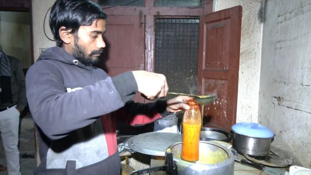 उत्तराखंड सुरंग हादसा: बचावकर्मियों ने फंसे हुए मजदूरों को गर्म खिचड़ी भेजी, ड्रिलिंग अपडेट में प्रगति