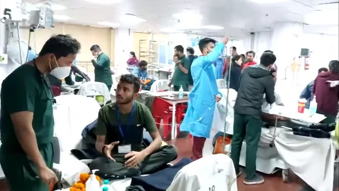 सुरंग से निकाले गए 41 मजदूर अच्छे स्वास्थ्य में, जल्द ही लौट सकते हैं घर: एम्स निदेशक