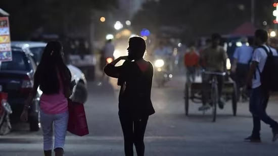 उत्तर प्रदेश सरकार ने रात 8 बजे के बाद लड़कियों की कोचिंग पर रोक का आदेश किया रद्द