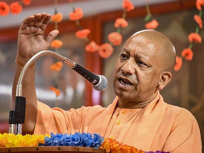 उत्तर प्रदेश: मुख्यमंत्री योगी ने 242 सहायक बोरिंग टेक्नीशियन को बांटे नियुक्ति पत्र, कहा अधिकारों से अधिक महत्वपूर्ण हैं कर्तव्य