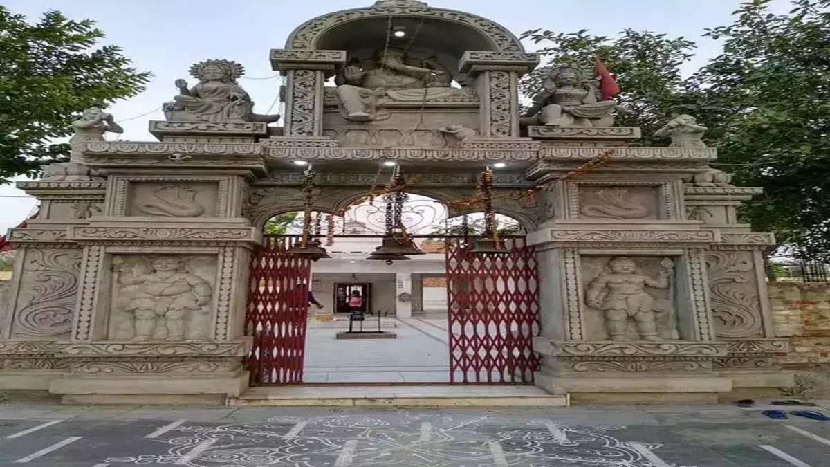 नोएडा के पास रावण मंदिर में भगवान राम, सीता और लक्ष्मण की मूर्तियाँ की गईं स्थापित