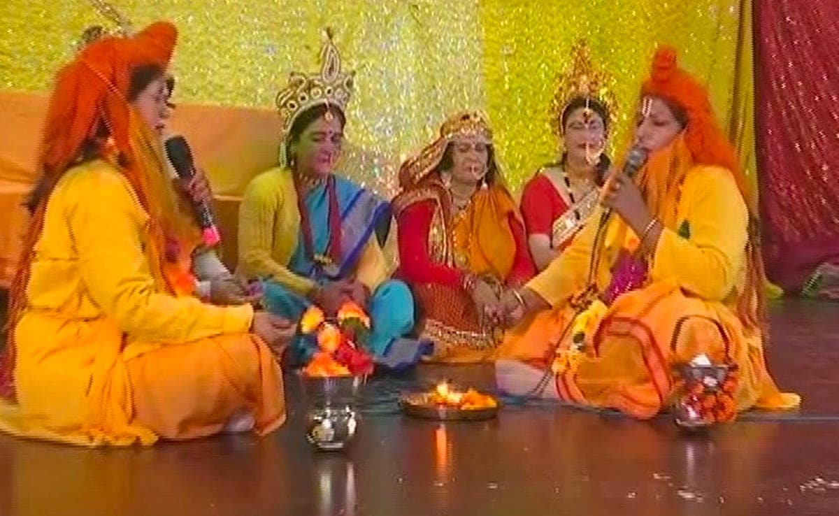 मंदिर उद्घाटन से पहले अयोध्या में रामलीला शुरू, उत्तराखंड की महिलाओं ने दी भव्य प्रस्तुति