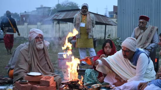 अयोध्या पूर्व-प्राण प्रतिष्ठा समारोह के दूसरे दिन भगवान राम लला की मूर्ति का भ्रमण