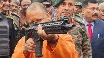 लखनऊ में योगी आदित्यनाथ ने ‘नो योर आर्मी फेस्टिवल’ का किया उद्घाटन