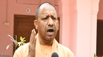 सीएम योगी ने कांग्रेस पर साधा निशाना, बोले कांग्रेस का घोषणा पत्र मुस्लिम लीग के नए वर्जन जैसा
