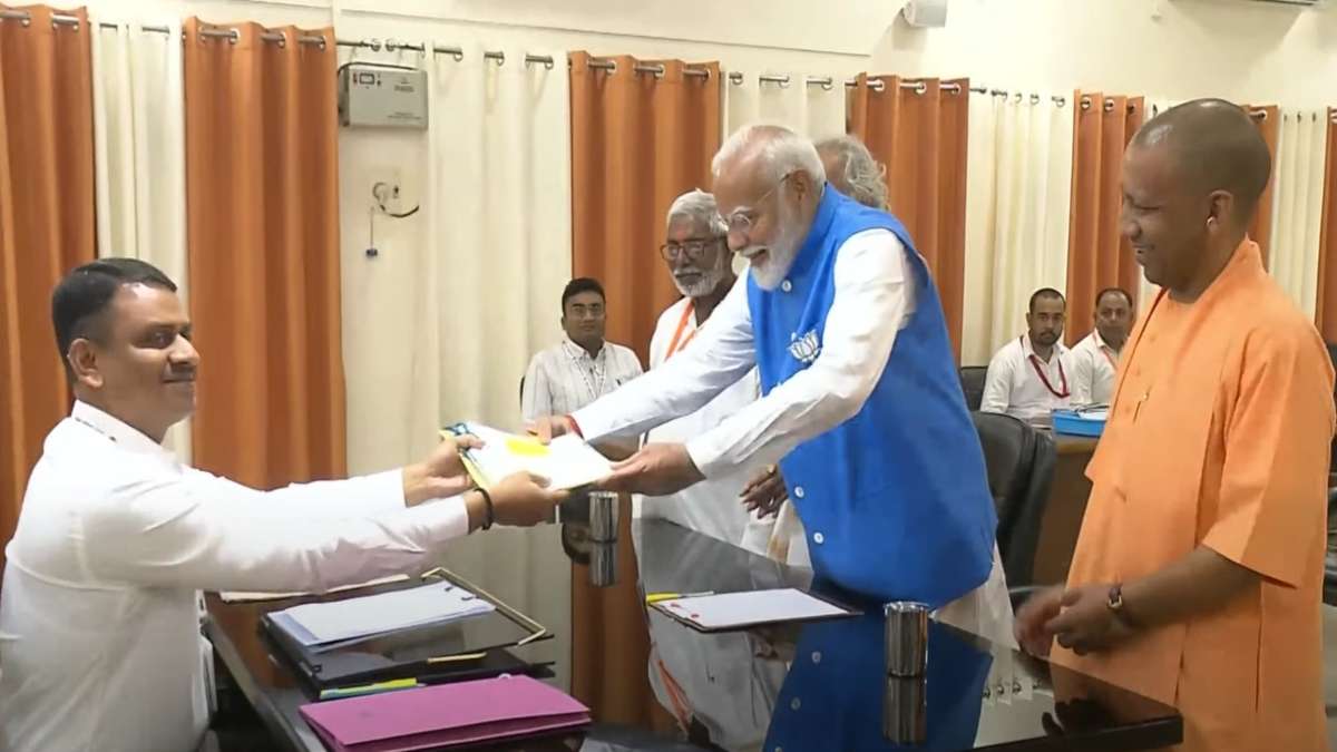 Varanasi LS Elections 2024: पीएम मोदी ने काशी से तीसरी बार दाखिल किया नामांकन, कई दिग्गज नेता रहे मोजूद