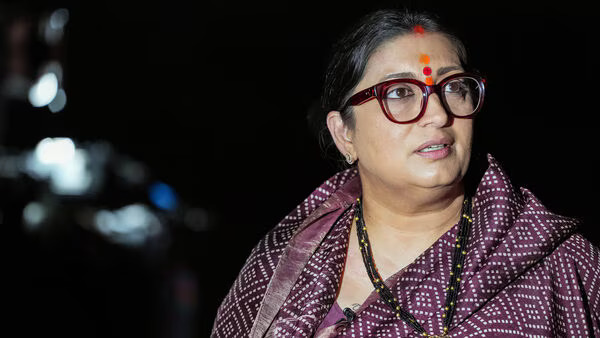 ‘दोनो भाई-बहन एक तरफ और…’स्मृति ईरानी ने राहुल, प्रियंका को ओपन डिबेट की दी चुनौती