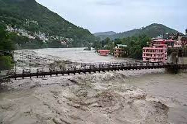 उत्तराखंड मौसम चेतावनी: चार धाम यात्रा से पहले बादल फटने और कई इलाकों में ओले गिरने से तबाही