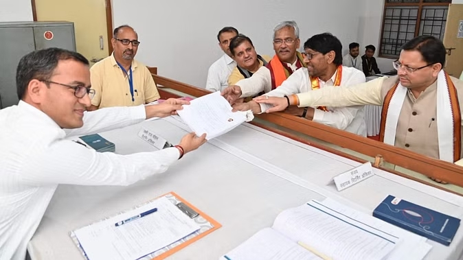 Uttarakhand By-Election: मैंगलोर और बद्रीनाथ सीटों के लिए भाजपा प्रत्याशी ने किया नामांकन दाखिल, सीएम धामी भी रहे मौजूद