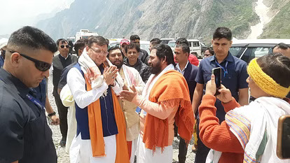 उत्तराखंड: मुख्यमंत्री पुष्कर सिंह धामी पहुचे बद्रीनाथ, कैंची धाम मेले की भी करेंगे समीक्षा
