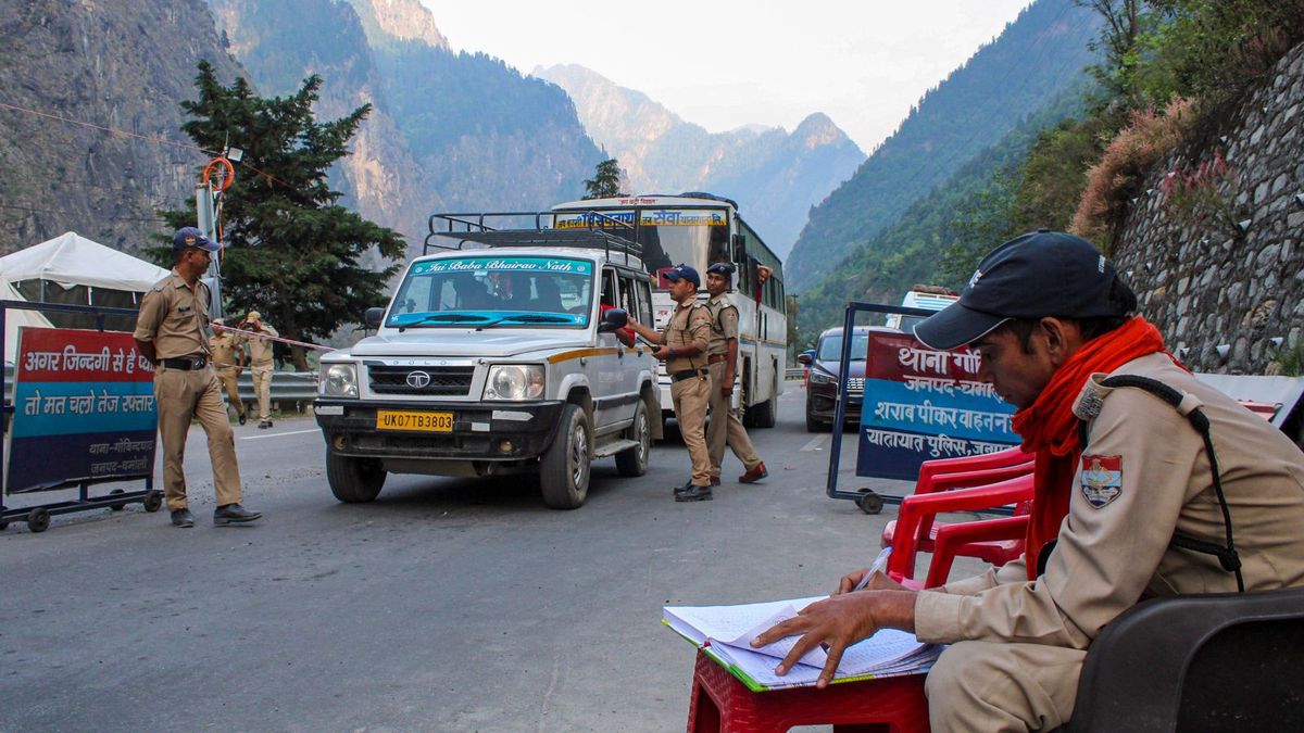 स्वच्छता अभियान के तहत, उत्तराखंड आने वाले वाहनों में कूड़ेदान और कचरा बैग लगाना अनिवार्य