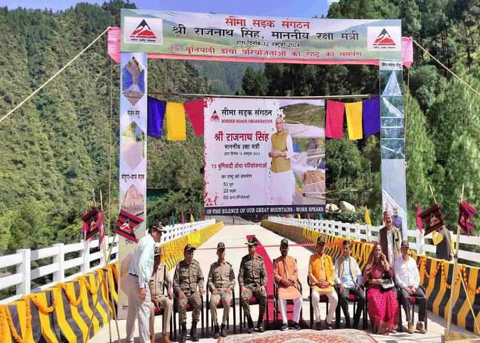 UK NEWS: रक्षा मंत्री ने सीमा सड़क संगठन की ओर से निर्मित 75 प्रमुख परियोजनाओं का किया लोकार्पण