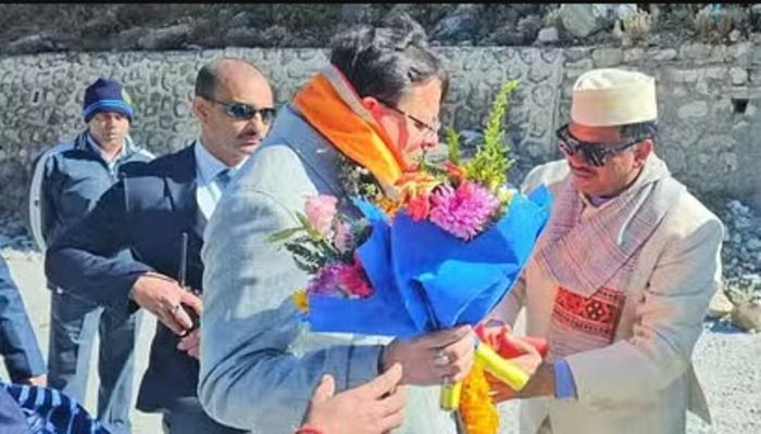 UK News:बदरीनाथ में सीएम धामी ने की पूजा-अर्चना, राज्य के विकास के लिए लिया आशीर्वाद