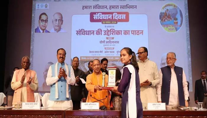 Lko News: कांग्रेस ने संविधान का गला घोंटा, अंबेडकर के संविधान में नहीं थे ‘सेक्युलर’ और ‘समाजवादी’– योगी आदित्यनाथ