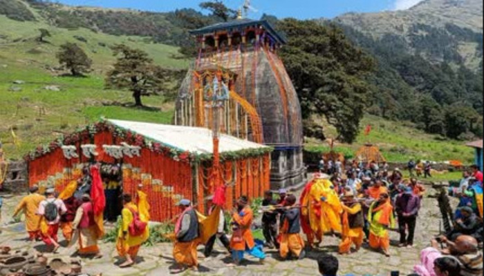 UK News : शीतकाल के लिए बंद हुए द्वितीय केदार श्री मद्महेश्वर के कपाट, 18,000 से अधिक श्रद्धालुओं ने किए दर्शन