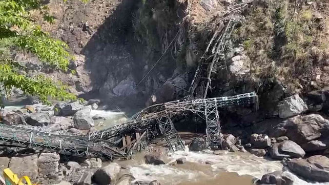 Uttarakhand: हेमकुंड साहिब यात्रा मार्ग पर भूस्खल, अलकनंदा नदी पर बना पुल टूटा, एक घायल