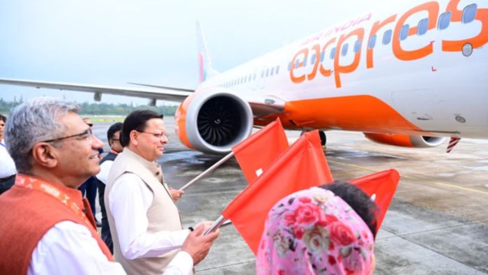 Dehradun : सीएम धामी ने किया देहरादून-बेंगलुरु हवाई सेवा का शुभारंभ