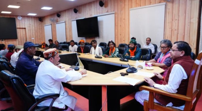 Uttarakhand : सीएम धामी से मिले प्रतिनिधिमंडल, चौखुटिया अस्पताल के उन्नयन पर जताया आभार