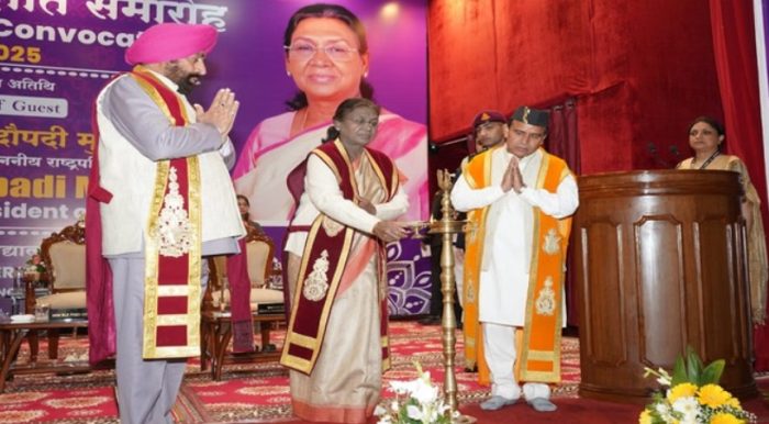 Uttarakhand : राष्ट्रपति द्रौपदी मुर्मु ने दीक्षांत समारोह में शिक्षा के नैतिक मूल्यों पर दिया जोर