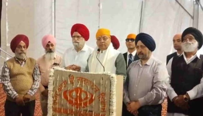 Dehradun : गुरु नानक देव जी की जयंती पर सीएम धामी ने गुरुद्वारे में टेका मत्था