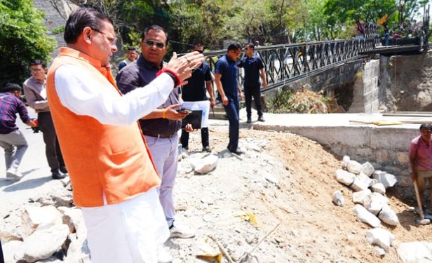 सीएम धामी ने किया शिव मंदिर के निर्माणाधीन पुल का स्थलीय निरीक्षण, तय समय में काम पूरा करने के निर्देश