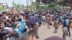मजदूर आंदोलन उग्र, फैक्ट्रियों पर पथराव; 20 गिरफ्तार, 600 से ज्यादा पर केस दर्ज