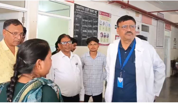 स्वास्थ्य सेवाओं में लापरवाही पर सख्त CMO, दो चिकित्सकों व एक कर्मचारी का वेतन रोका