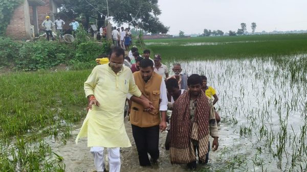 भारतमाला परियोजना से जलभराव की समस्या, 50 बीघा धान की फसल डूबी; लौंदा की नई बस्ती में आवागमन प्रभावित
