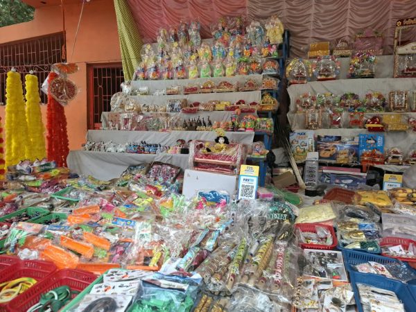 जन्माष्टमी को लेकर बाजार में बढ़ी रौनक, लड्डू गोपाल की पालकी और श्रृंगार सामग्री की मांग तेज