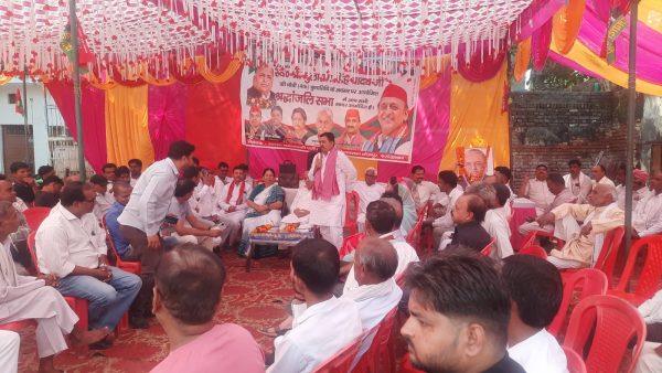 फर्रुखाबाद के कमालगंज में सपा कार्यकर्ताओं ने मनाई नेताजी की पुण्यतिथि, PDA को मजबूत करने पर जोर