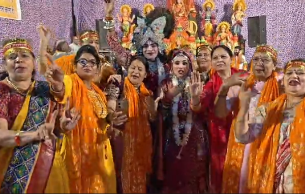 अलीगढ़ की राधा रमण गौशाला में सजा मां भगवती का दरबार, महाआरती में उमड़े श्रद्धालु