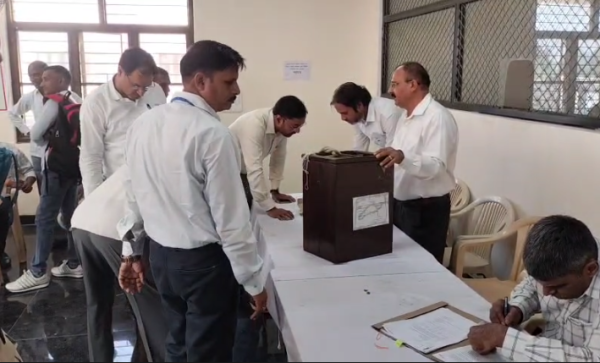 शामली में स्नातक-शिक्षक एमएलसी चुनाव की तैयारियां पूरी, 22 बूथों पर होगा मतदान