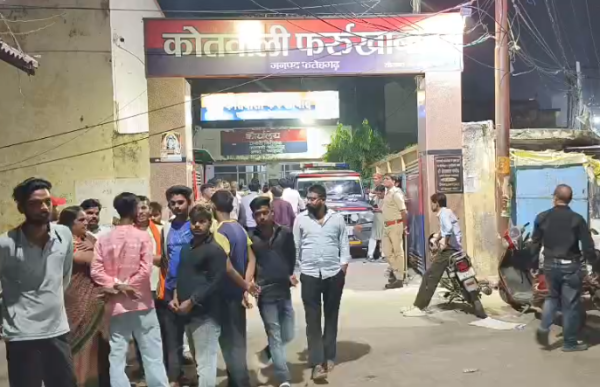 Farrukhabad News: आधी रात कोतवाली का बजरंग दल ने किया घेराव, कार्यकर्ता की गिरफ्तारी पर जमकर हंगामा