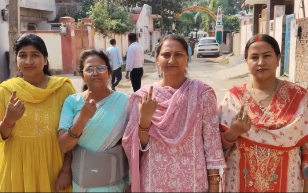 सोनभद्र में कड़ी सुरक्षा के बीच MLC चुनाव के लिए मतदान शुरू, मतदाताओं में दिखा उत्साह